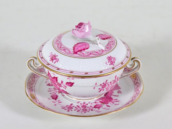 Small tureen and saucer in Herend porcelain, with rose decorations with flower and leaf motifs and pure gold highlights
