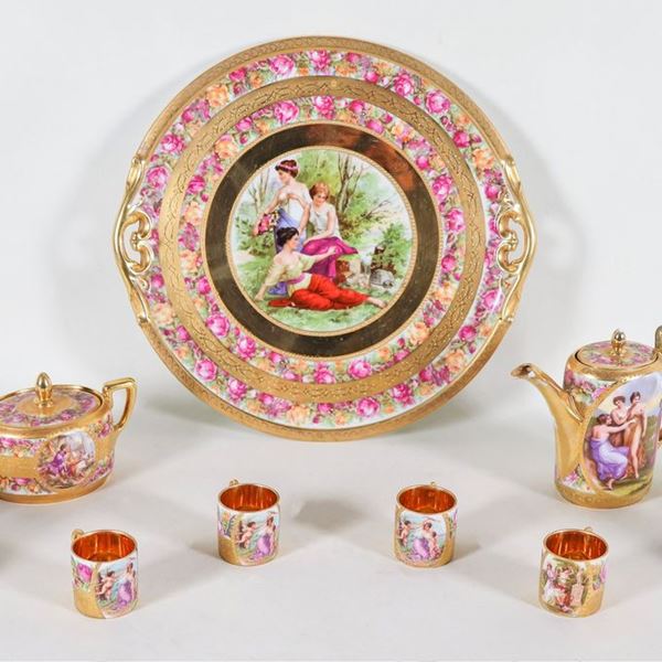 Coffee service in Vienna-Rosenthal porcelain, entirely decorated and colorful with motifs of medallions with mythological scenes and floral garlands, highlights in pure gold (9 pcs)