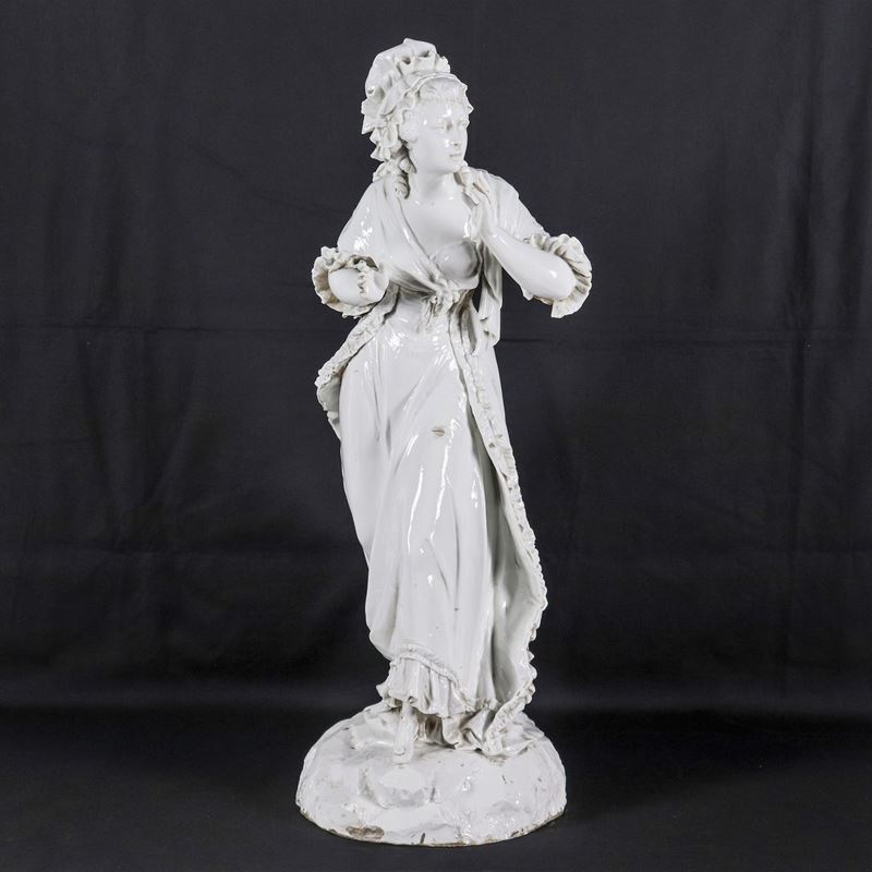 "Giovane dama con cuffietta", antica grande scultura in porcellana bianca Capodimonte. Lievi dife...