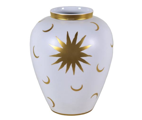 Porcelain vase by Rosenthal for Bulgari "Sole", with gold decorations on a white background. Limited edition 258/300