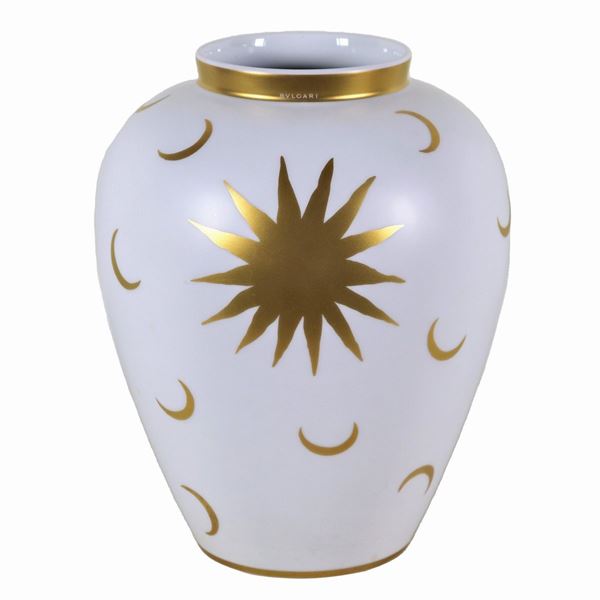 Rosenthal porcelain vase "Sun", with gold decorations on a white background. Limited edition 258/300