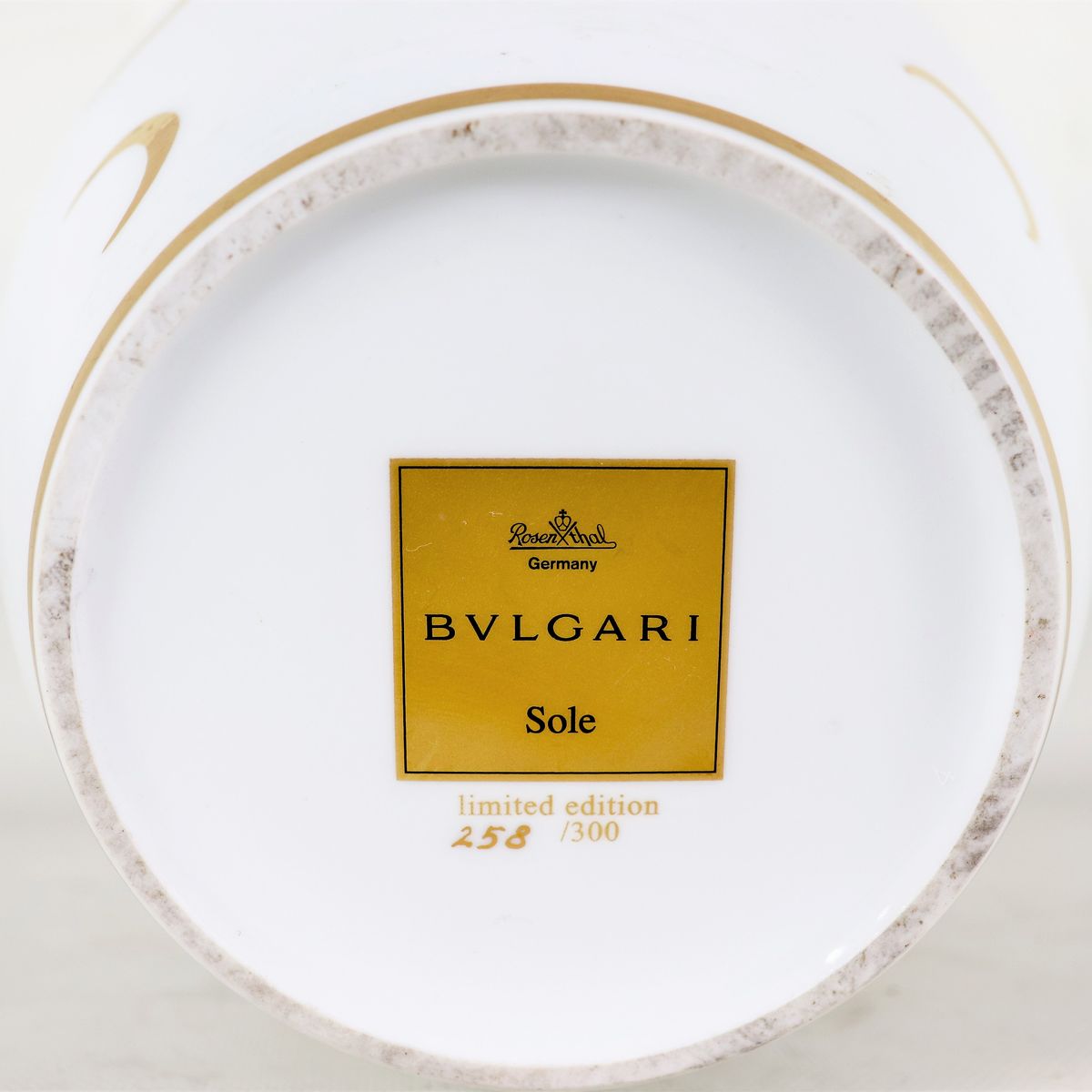 Vaso in porcellana di Rosenthal "Sole", con decorazioni in oro su fondo bianco. Edizione limitata...