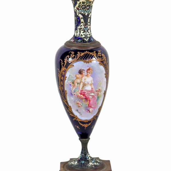 Ancient small amphora in cobalt blue Sèvres porcelain and enamels, with colorful medallions "Lady and cupid" and "Bunches of roses with musical score", highlights in relief in pure gold and bronze base