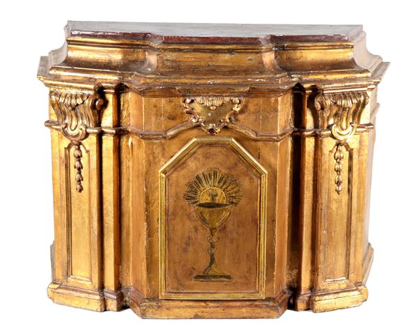 Ancient tabernacle in gilded and carved wood, faux porphyry marble top. Defects