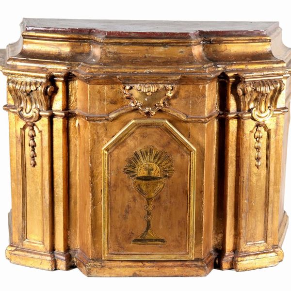 Ancient tabernacle in gilded and carved wood, faux porphyry marble top. Defects