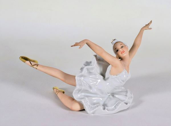 "Ballerina di danza classica", statuina in porcellana Capodimonte
