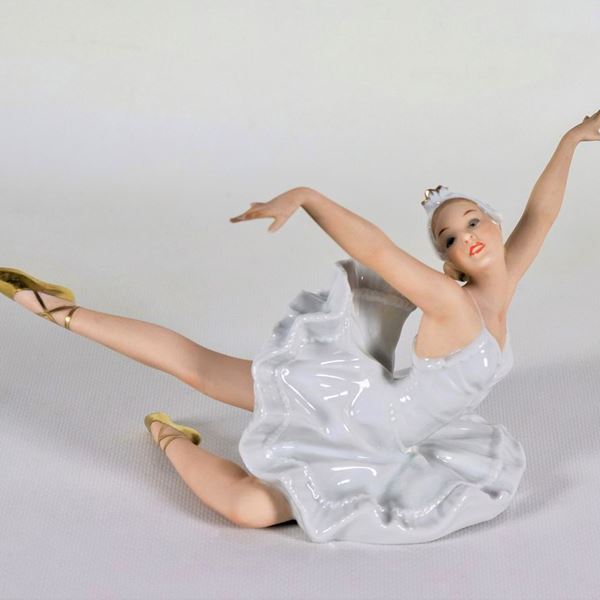 "Ballerina di danza classica", statuina in porcellana Capodimonte