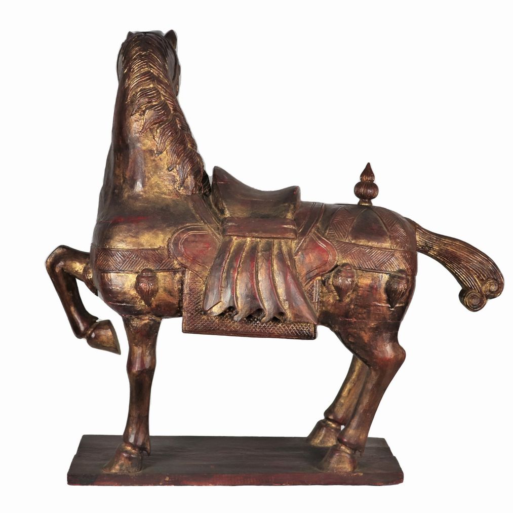"Cavallo", grande scultura in legno policromo, difetto al collo