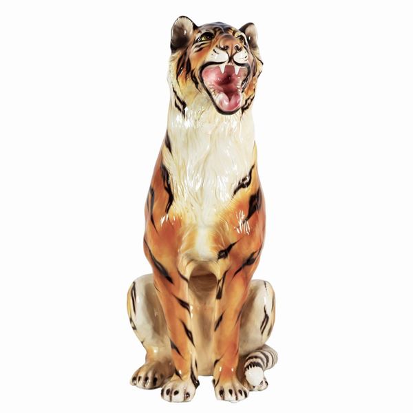 "Tigre", scultura in ceramica porcellanata e smaltata a varie policromie, lievi difetti a una zampa e alla coda