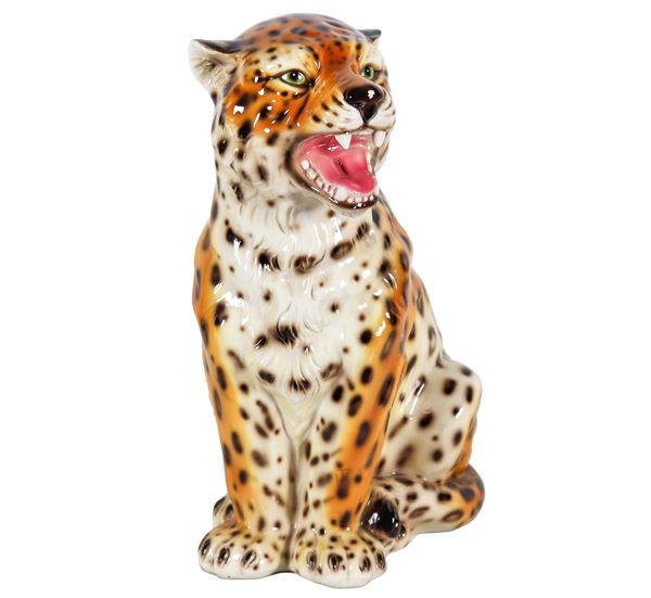  "Cucciolo di Leopardo", piccola scultura in ceramica porcellanata e smaltata a varie policromie 