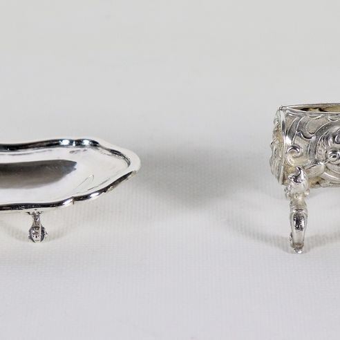 Lotto di due portastecchini, uno in argento firmato Buccellati e uno in metallo argentato e sbalzato, gr. 80