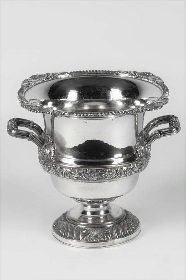 Sheffield champagne bucket  (England Late 19th century)  - Auction Timed Auction - Antiques, Furniture, Paintings from the 17th to the 20th Century, Silver, Various Meissen and Ginori Porcelains, Icons, Bronzes, Miscellaneous - Gelardini Aste Casa d'Aste Roma