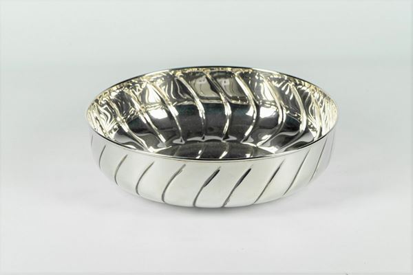 Round silver fruit bowl