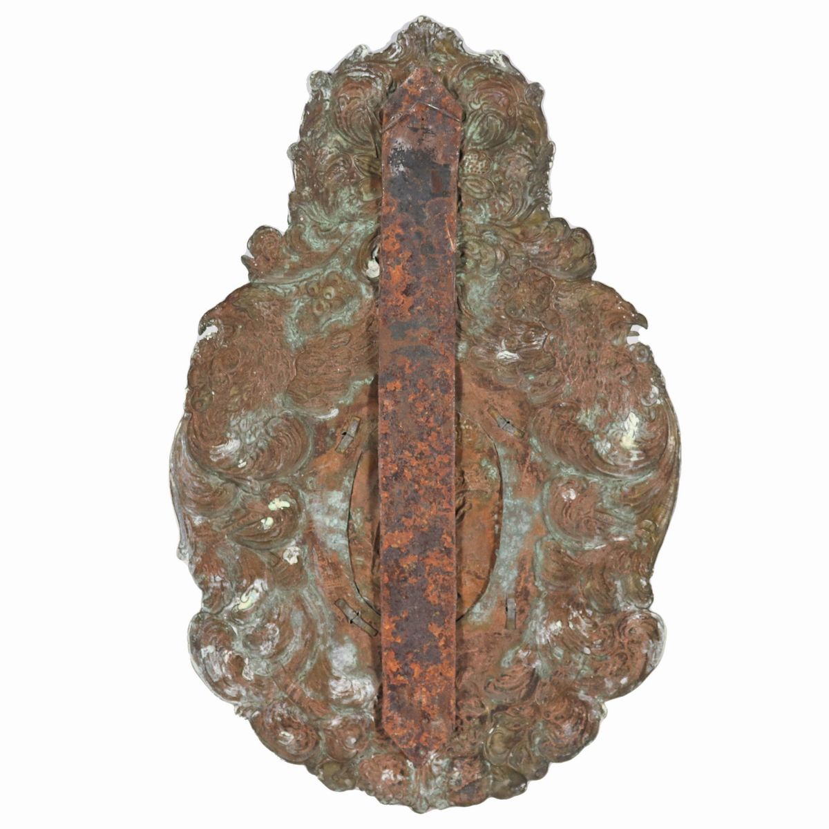 Antica placca in rame dorato Luigi XV, interamente cesellata e sbalzata a rilievo con al centro “...