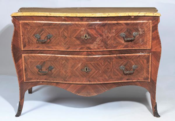 Louis XV Neapolitan chest of drawers with rounded shape in walnut and purple ebony, with inlays with geometric motifs of fillets and rhombuses, two pullers, antique yellow marble top which has some defects and four curved legs. The first drawer is missing the lock
