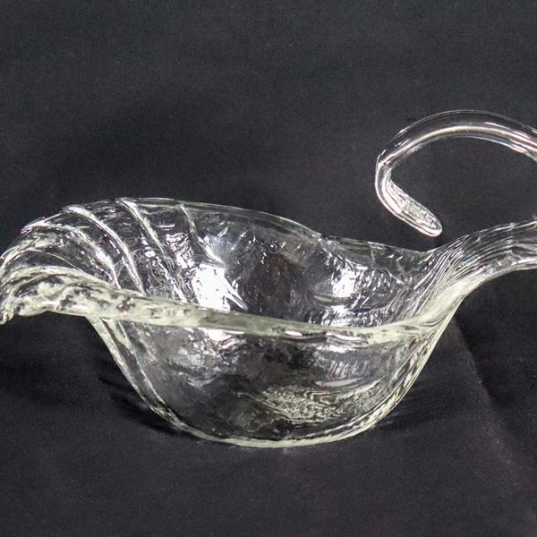 Shell-shaped crystal gravy boat