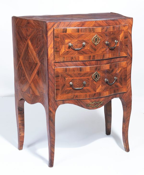 Louis XV Sicilian bedside table in wavy shape in walnut and purple ebony, with inlaid threads with geometric motifs and rhombuses on the sides, two drawers and four curved legs