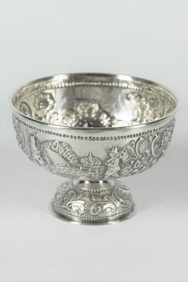 Small cup in silver