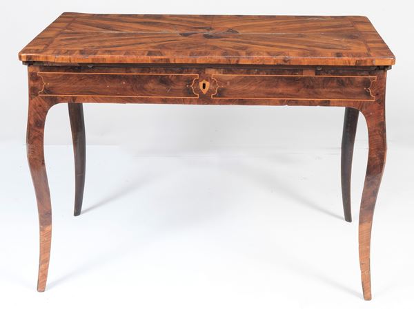Louis XV Roman center table-desk in walnut, burr walnut and olive tree, with inlaid threads, sliding top, central drawer and four curved legs