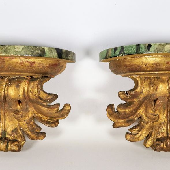 Pair of ancient small wall shelves in gilded wood carved with acanthus leaf motifs, faux marble lacquered shelves
