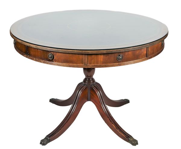 English round-shaped extendable library table in mahogany, top in green leather with golden borders and base with four saber legs, three extensions, one of which with side band and leather on the top
