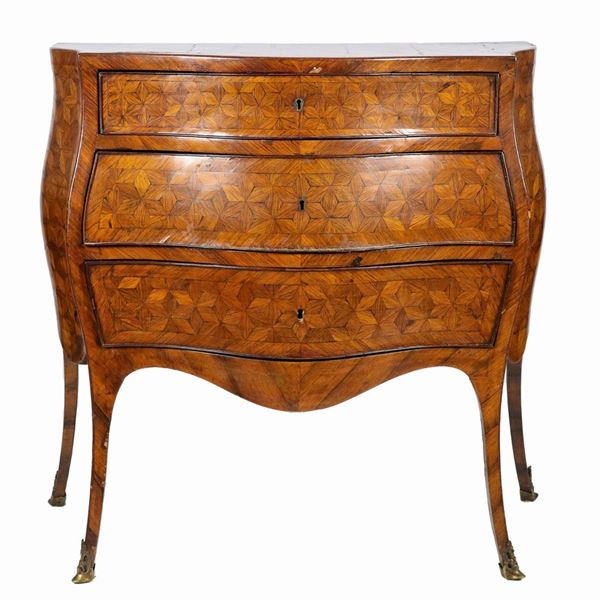 Comò ligure a forma mossa bombata in ebano viola e bois de rose, interamente intarsiato a marqueterie geometriche, tre tiretti e quattro gambe ricurve