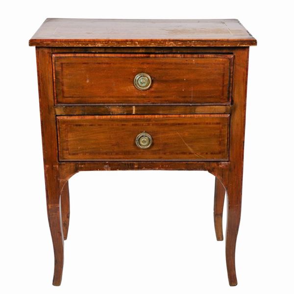 Roman bedside table in walnut, with inlaid bois de rose threads, two drawers and four curved legs