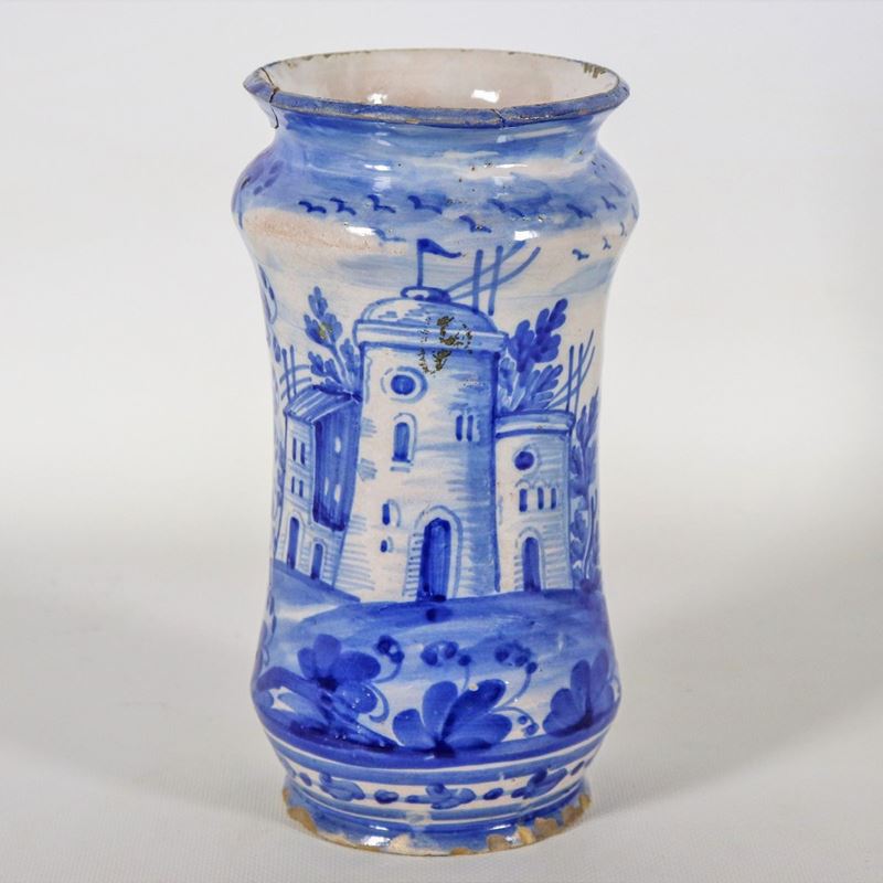 Antico albarello da farmacia in maiolica smaltata di Albisola, con decorazioni in blu di "Paesagg...