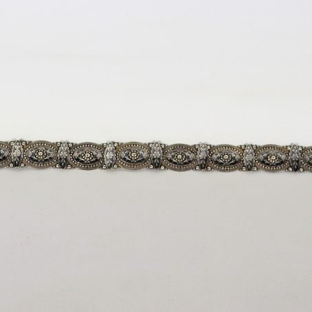 Antica cinta orientale da cerimonia in argento, interamente sbalzata e cesellata a motivi di fiori e perlinature, gr. 410
