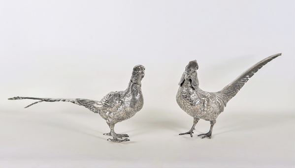 "Pheasants", pair of chiseled and embossed silver sculptures with extractable heads, gr. 1700