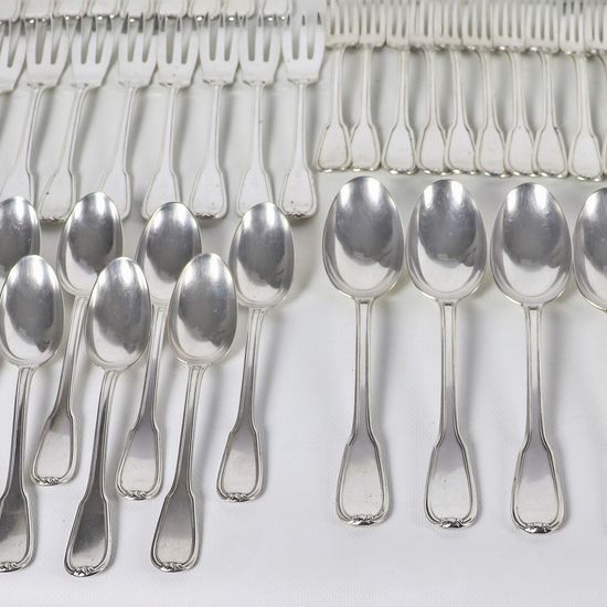 Servizio di posate in argento cesellato e sbalzato (159 pz), gr. 8300