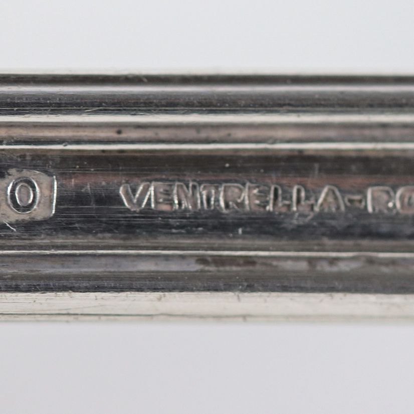 Servizio di posate in argento cesellato e sbalzato (159 pz), gr. 8300