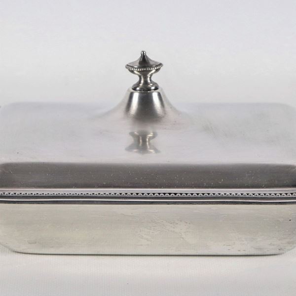 Rectangular vegetable dish in silver-plated metal, with two curved handles and amphora-shaped pommel