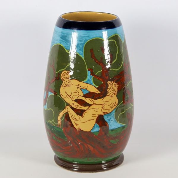 Vaso in ceramica policroma smaltata e maiolicata "Lottatori"