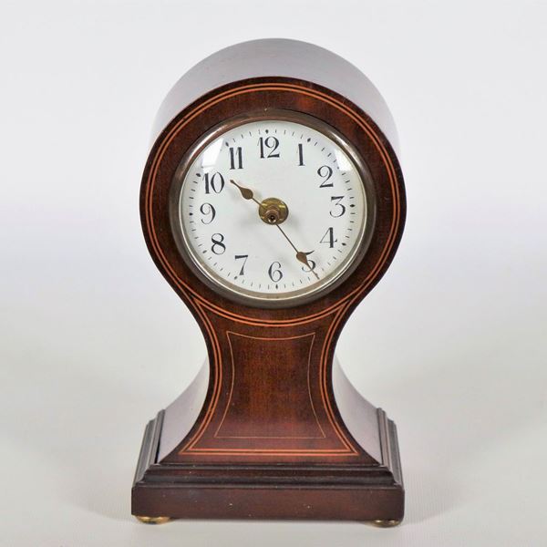 Small table clock in mahogany with inlaid purfling, white enamel dial and quartz movement