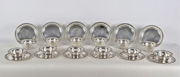 Lot of twelve silver cups and saucers with chiselled, embossed and pierced edges, gr. 3790