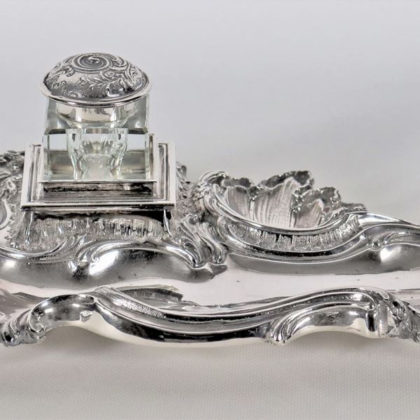 Silver inkwell Title 925 with arched shape, embossed and chiseled with acanthus leaf motifs with crystal bottle, gr. 570