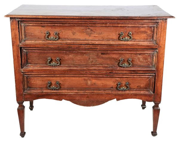 Louis XVI Roman chest of drawers in walnut, with gilded and chiseled bronze handles, three drawers and four inverted truncated pyramid legs