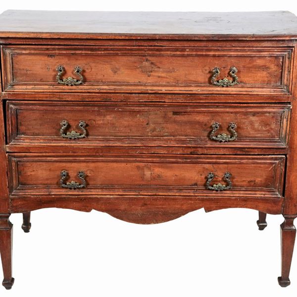 Louis XVI Roman chest of drawers in walnut, with gilded and chiseled bronze handles, three drawers and four inverted truncated pyramid legs