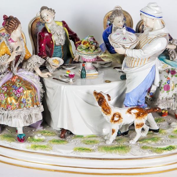 "The lunch of the nobles", an ancient large group in Capodimonte porcelain