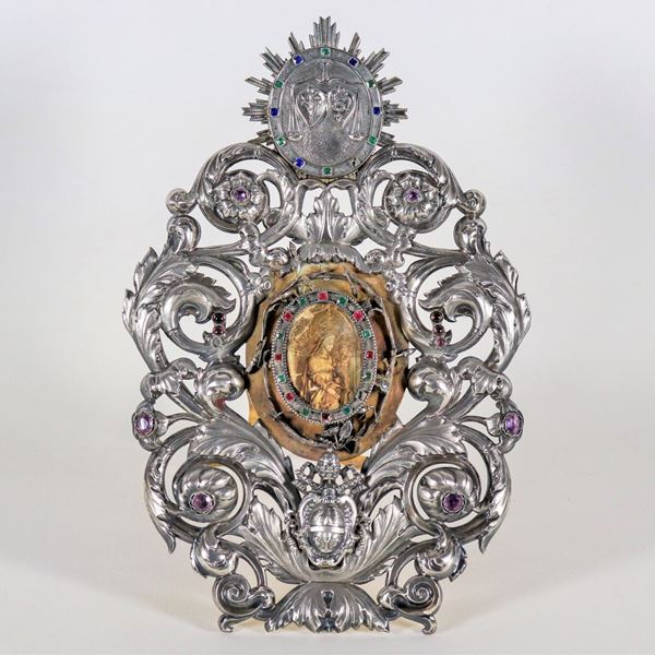 Portareliquie romano in argento e metallo dorato, cesellato e sbalzato a volute floreali con stemma a rilievo di Papa Leone XIII e applicazioni di pietre dure
