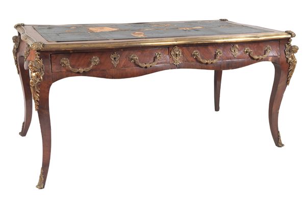 French Napoleon III bureau plate (1852-1870) in walnut and purple ebony, with friezes and trimmings in gilded, embossed and chiselled bronze, two pullers, four curved legs and very damaged leather top