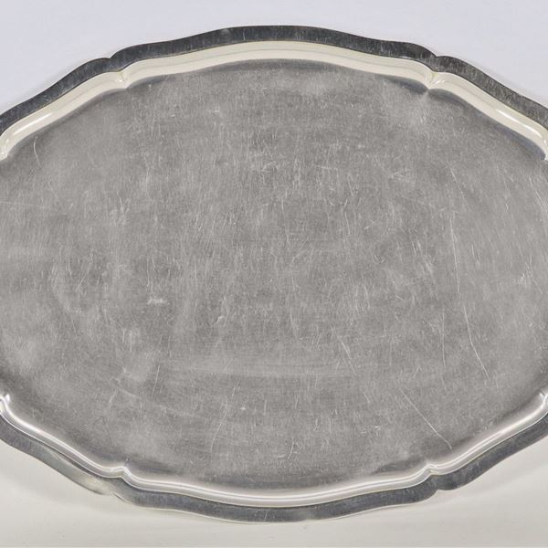 Oval tray in silver metal with arched edge