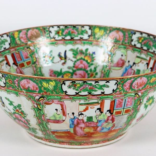 Large Chinese bowl in Canton porcelain, entirely decorated in polychrome enamels in relief with scenes of oriental life, flowers and exotic birds