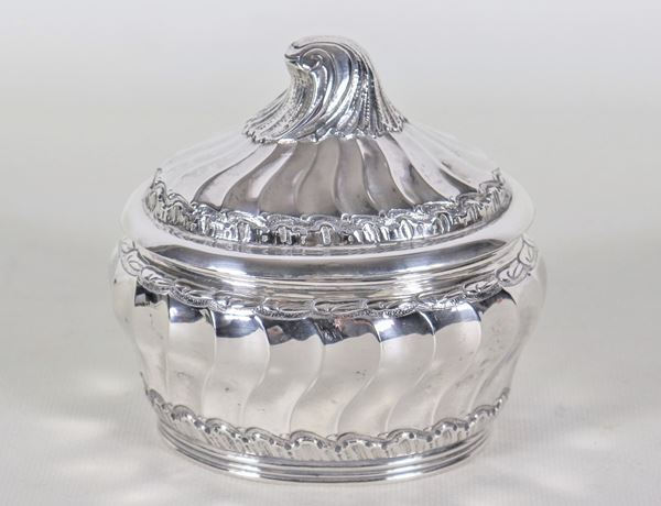 Oval sugar bowl in 925 silver, entirely chiseled and embossed with torchon motif, gr. 240