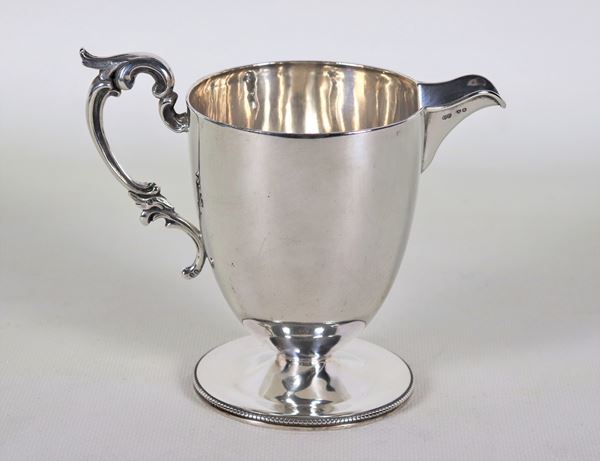 Queen Victoria period milk jug in chiselled and embossed silver, gr. 220