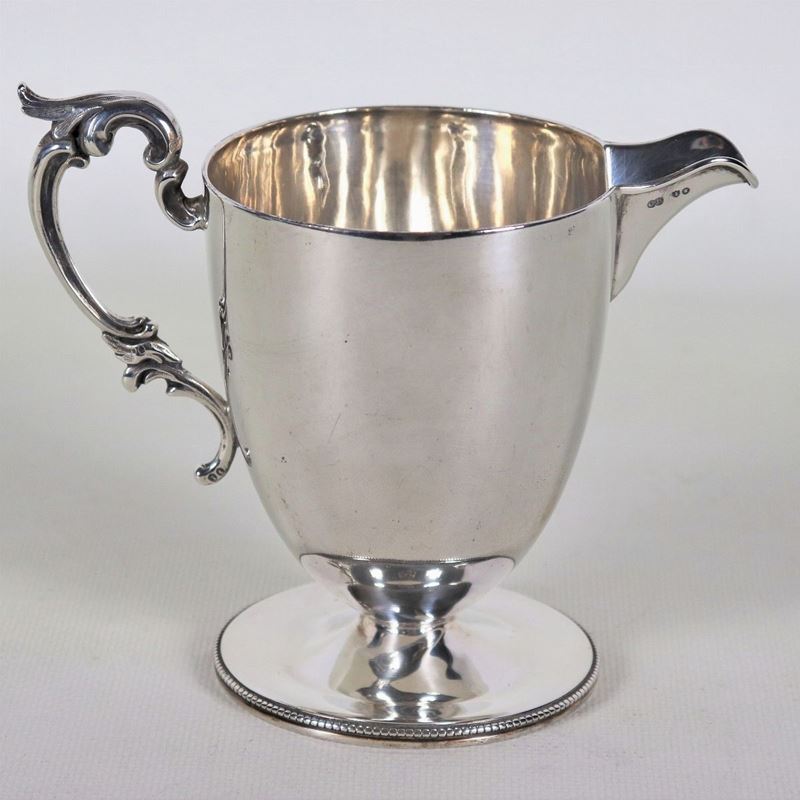Lattiera Epoca Regina Vittoria in argento cesellato e sbalzato, gr. 220