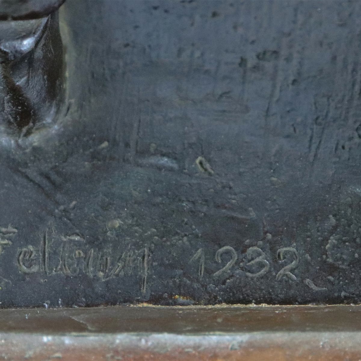 Firmata e datata 1932. "Soldato della Milizia Fascista", scultura in bronzo sorretta da base quad...