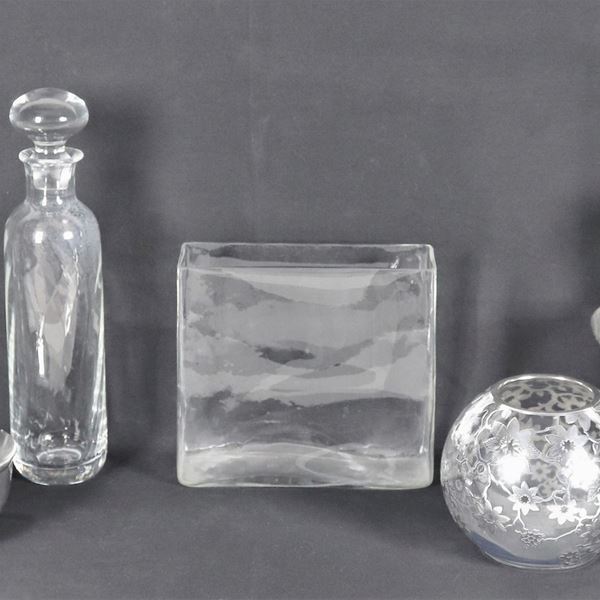 Lot in crystal, metal and glass of a round Deco-style box, a round Art Nouveau jar, three bottles, a shaker and a rectangular flower vase (7 pcs)