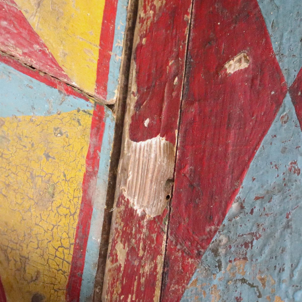 Modello di carretto siciliano in legno laccato e dipinto a varie policromie, lievi difetti